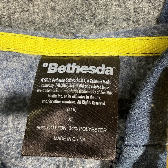 Bethesda Fallout 4 Vault 111 Hoodie Mens XL Blue Full Zip Fleece 2016 Video Game - Picture 4 of 9